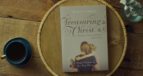 Treasuring Christ When Your Hands Are Full: Gospel Meditations for Busy Moms (with Study Questions) - Furman, Gloria - 9781433593642