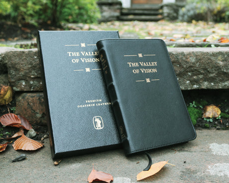 Valley of Vision: A Collection of Puritan Prayers and Devotions (Premium Goatskin Leather Gift Edition)